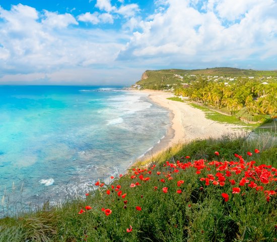 Paysage avec la plage de Boucan Canot à l'île de la Réunion