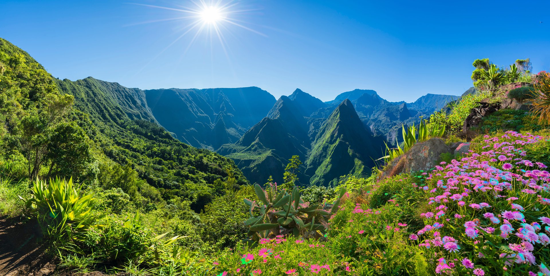 Panorama du Cirque de Mafate sur l'île de La Réunion, France