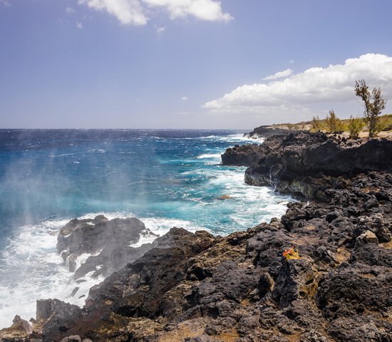 Bord de mer de l'île de la Réunion près du Souffleur, un geyser naturel de Piton Saint Leu