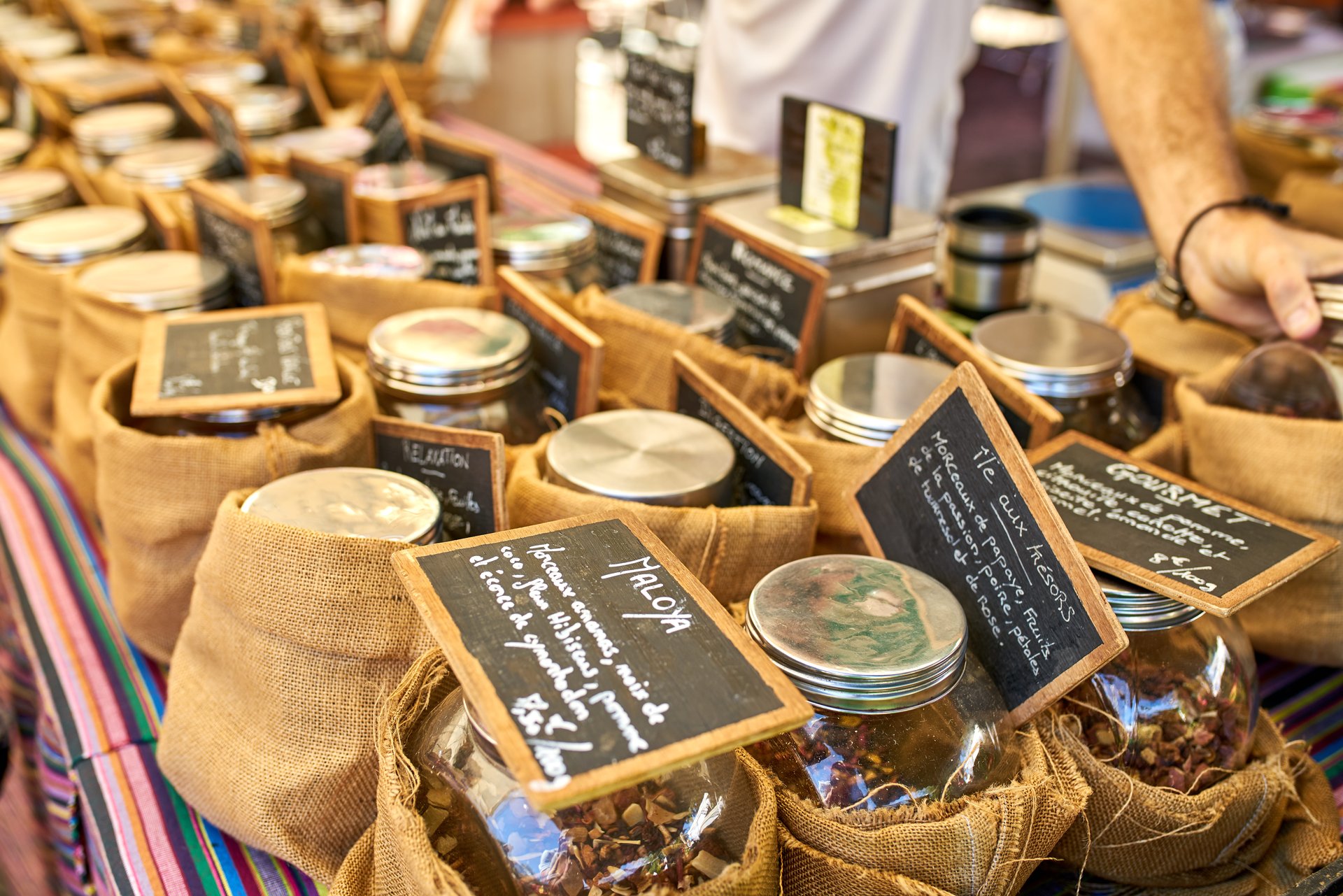 Thé exotiques sur le marché de Saint Pierre, Ile de la Réunion