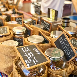 Thé exotiques sur le marché de Saint Pierre, Ile de la Réunion