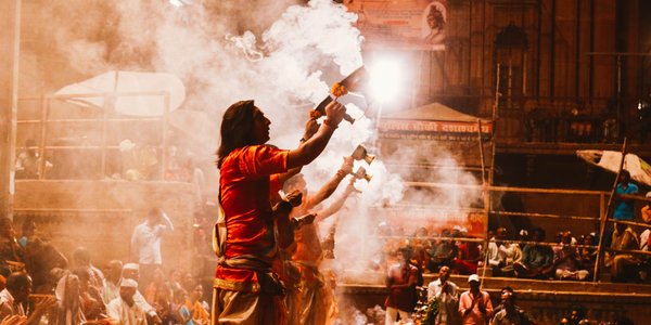 inde ceremonie ghats varanasi