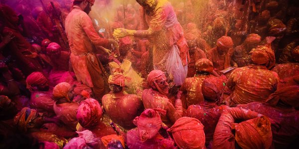 inde holi fete des couleurs
