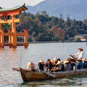 japon hatsukaichi hiroshima personnes bateau lac