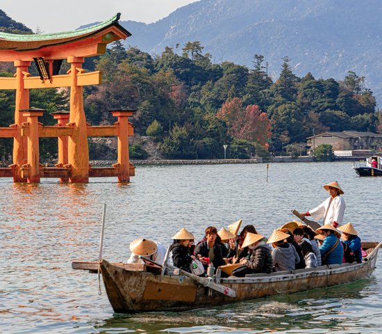 japon hatsukaichi hiroshima personnes bateau lac