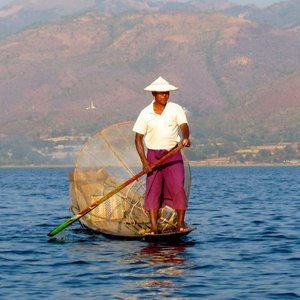 lac inle birmanie pecheur