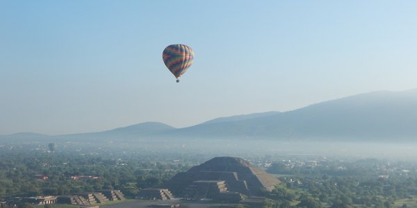 mexique teotihuacan montgolfiere