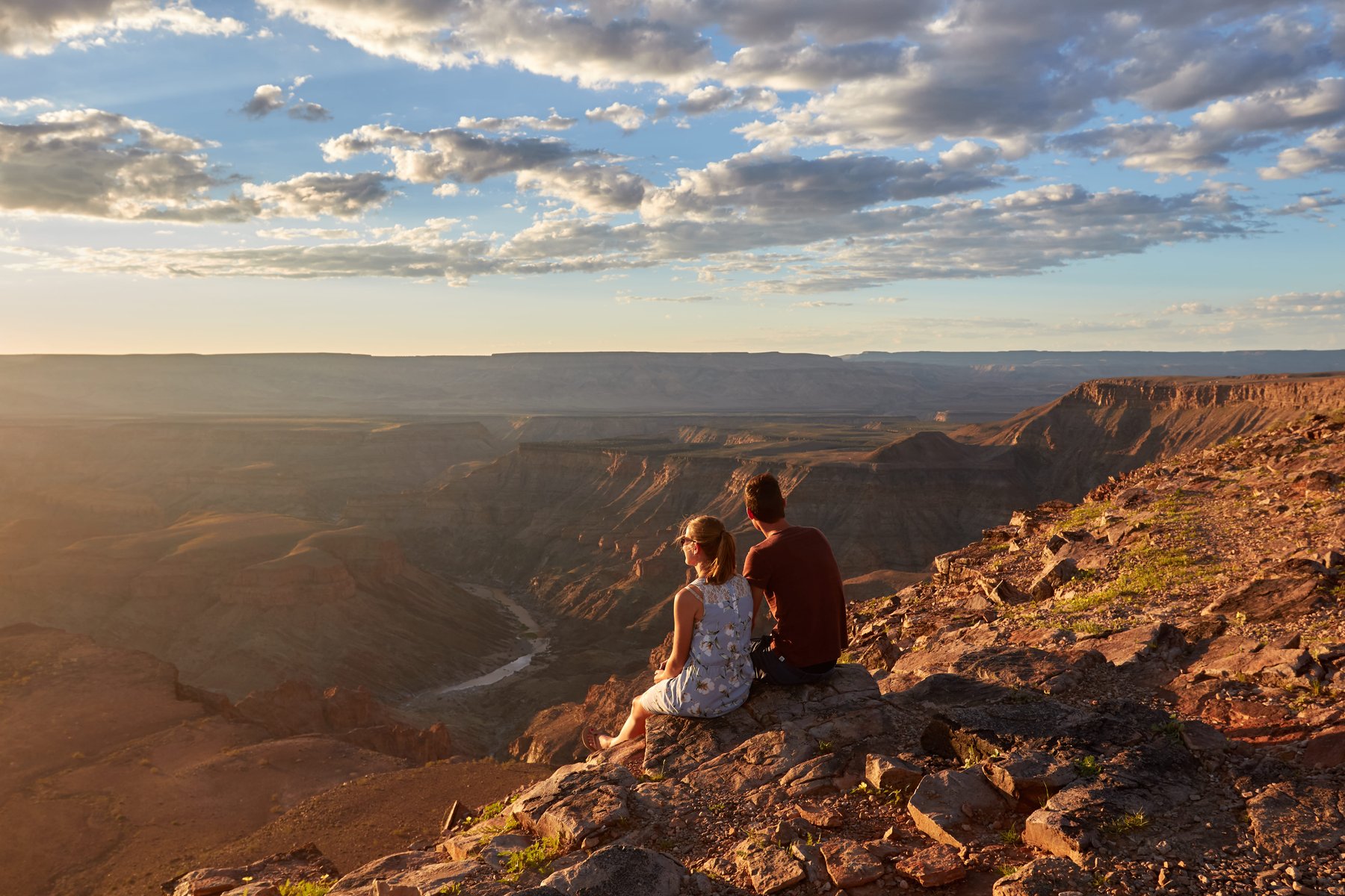 namibie Fish River canyon couple coucher du soleil vue panoramique