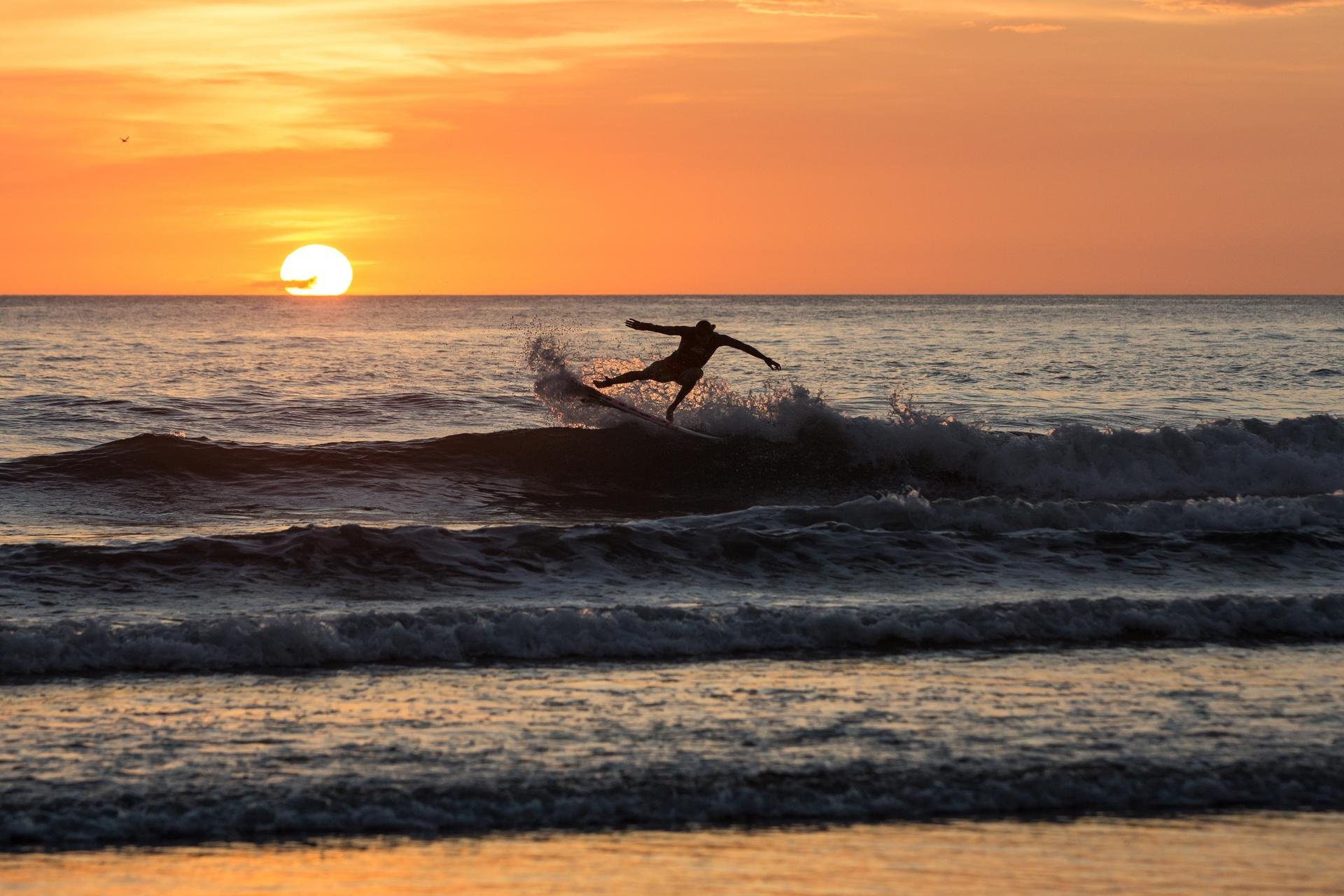 Surfer à Playa Negra   Costa Rica
