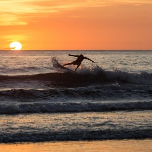 Surfer à Playa Negra   Costa Rica