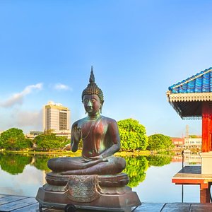 Temple de Seema Malaka sur le lac de Beira. Colombo, Sri Lanka