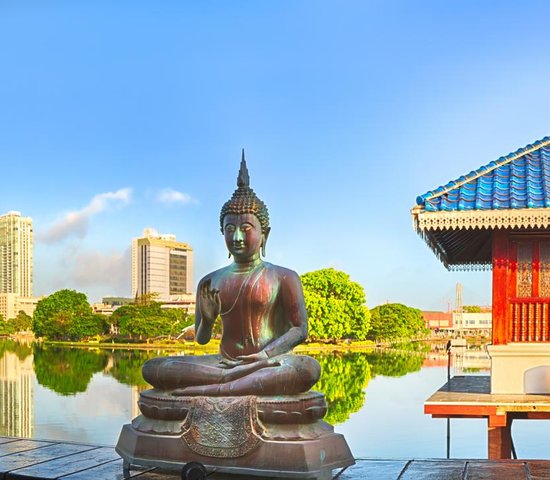 Temple de Seema Malaka sur le lac de Beira. Colombo, Sri Lanka