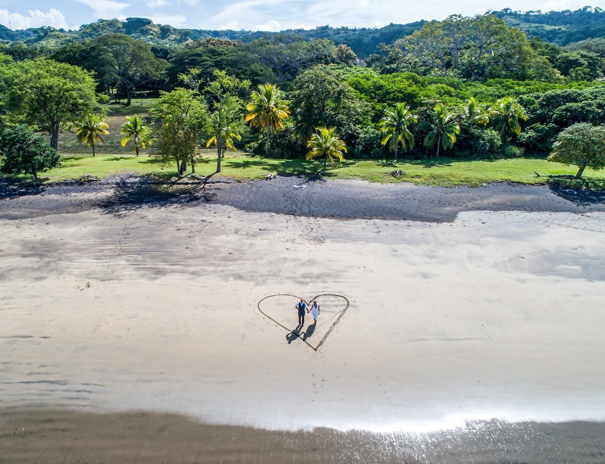 VOYAGE DE NOCES   couple plage arenillas costa rica