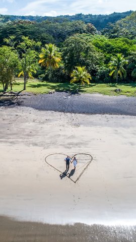 VOYAGE DE NOCES   couple plage arenillas costa rica
